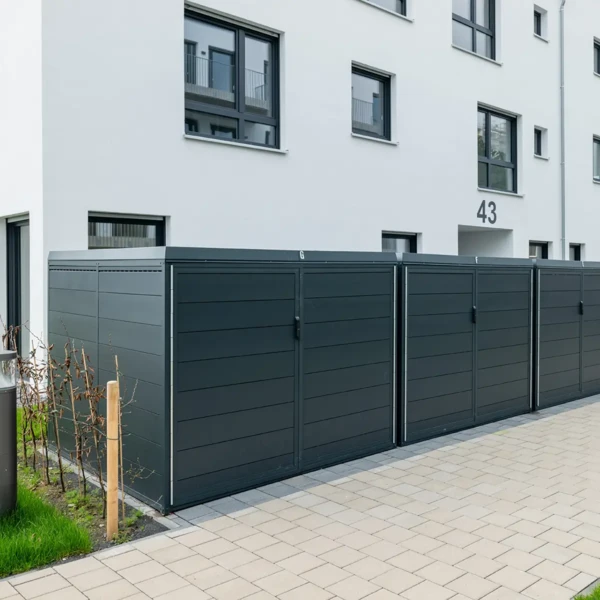 Moderne Fahrradboxen in einem Neubaugebiet
